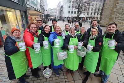 Bielefelder Politiker:innen sammeln Spenden